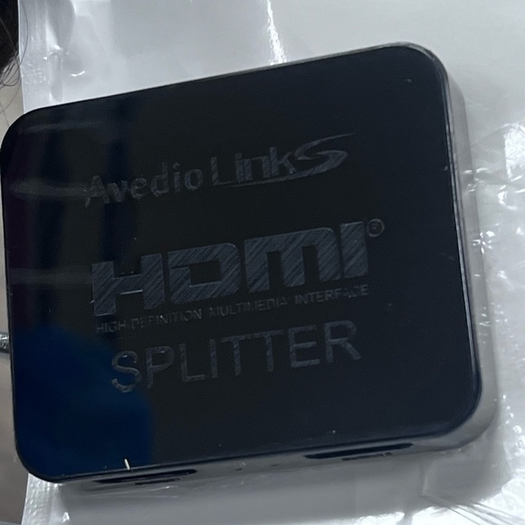 NATEFEMIN HDMI
Splitter 1 in 2 Out, DC 5V 1A HDMI - Picture 2 of 3